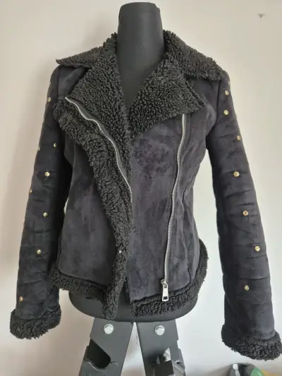 Chaqueta de vellón con diseño dorado - miniatura 3