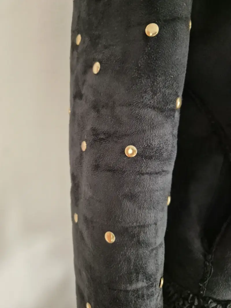 Chaqueta de vellón con diseño dorado - 4