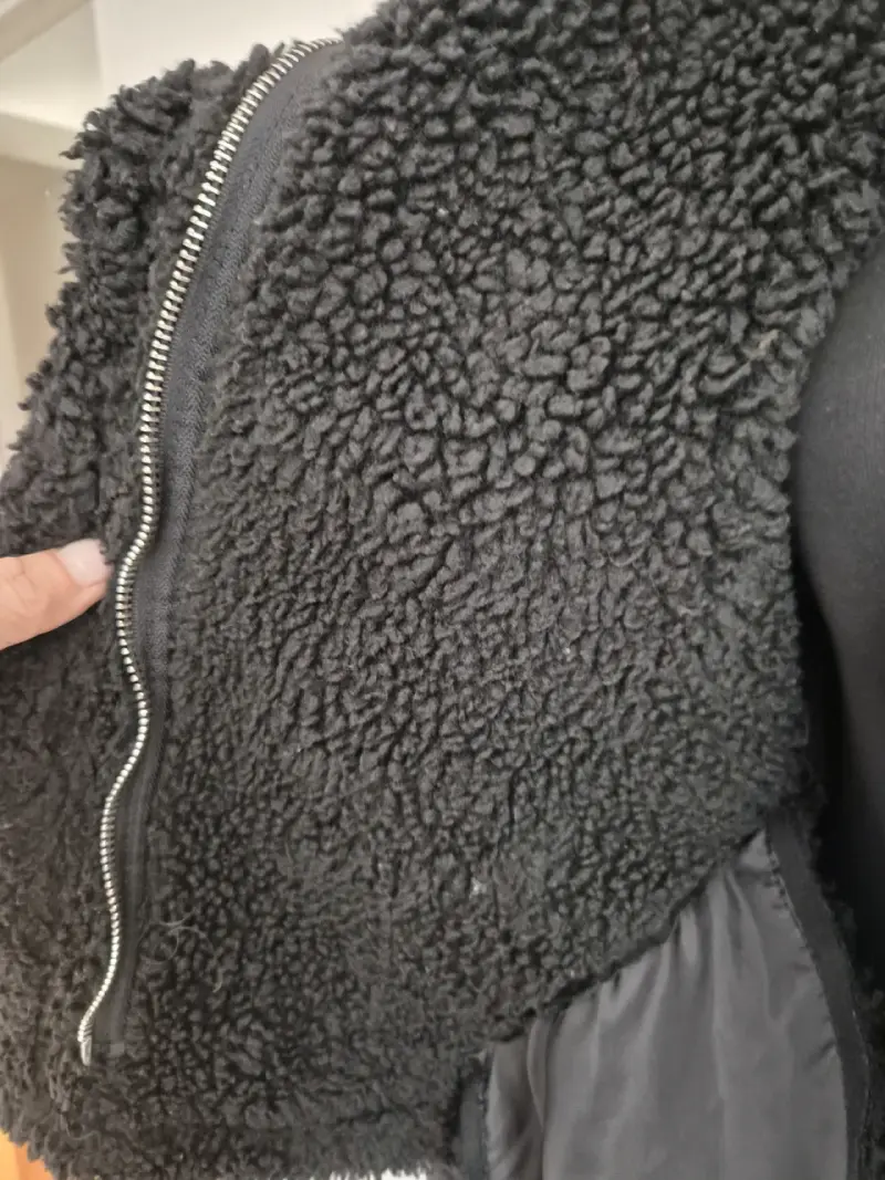 Chaqueta de vellón con diseño dorado - 5