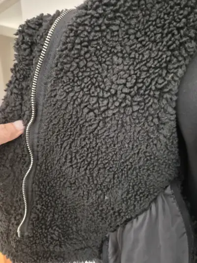 Chaqueta de vellón con diseño dorado - miniatura 5