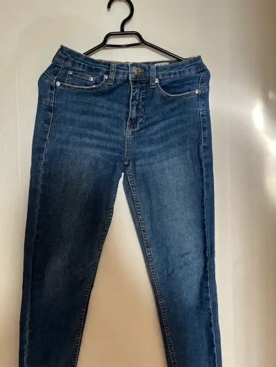 Jeans azul oscuro para mujer - miniatura 1
