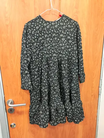 Vestido negro floral zara - miniatura 1