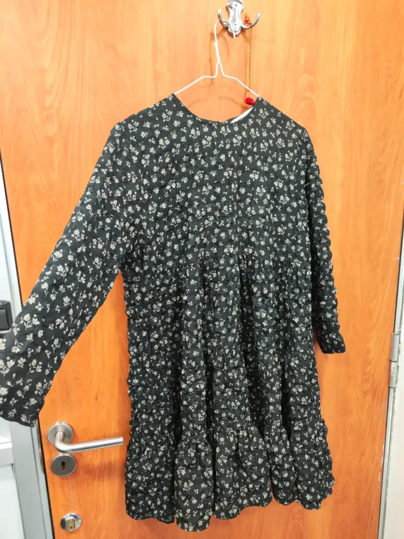 Vestido negro floral zara - 2