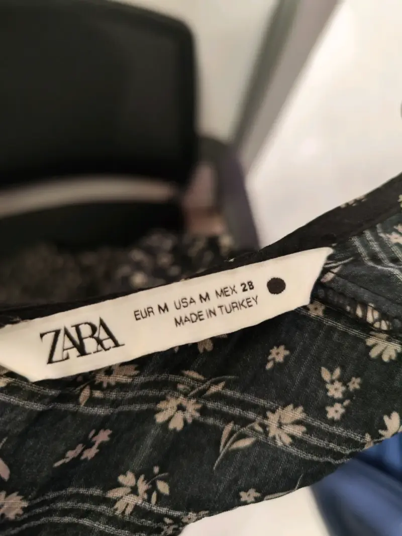 Vestido negro floral zara - 4