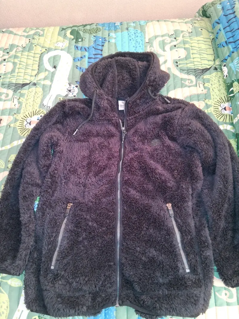 Chaqueta polar con capucha negra talla 12