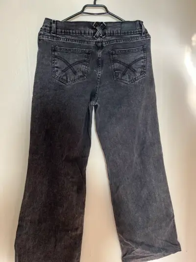 Jeans negros desgastados - miniatura 3