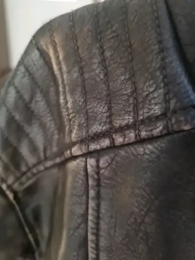 Chaqueta de cuero negra - miniatura 5