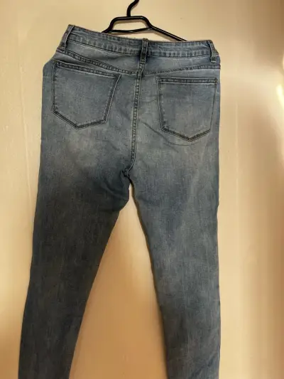 Jeans azul claro de mujer - miniatura 3