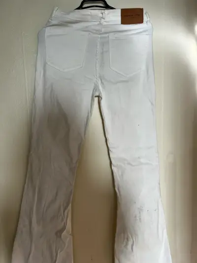 Pantalones de mezclilla blancos - miniatura 3