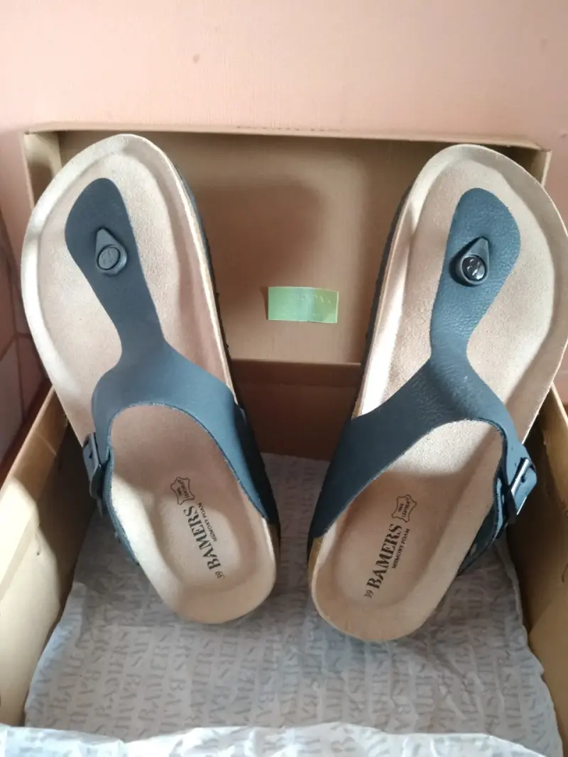 Sandalias de cuero negras para mujer