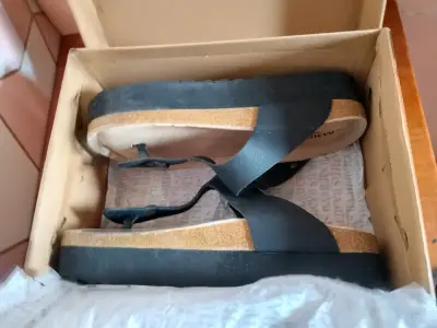Sandalias de cuero negras para mujer - miniatura 2