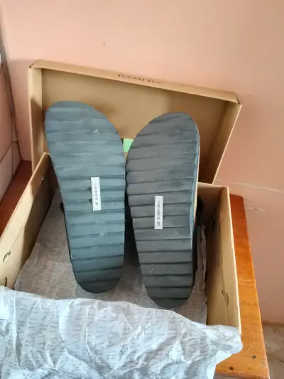 Sandalias de cuero negras para mujer - miniatura 4