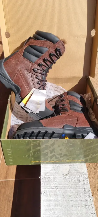 Botas outdoor marrones nuevas - miniatura 1