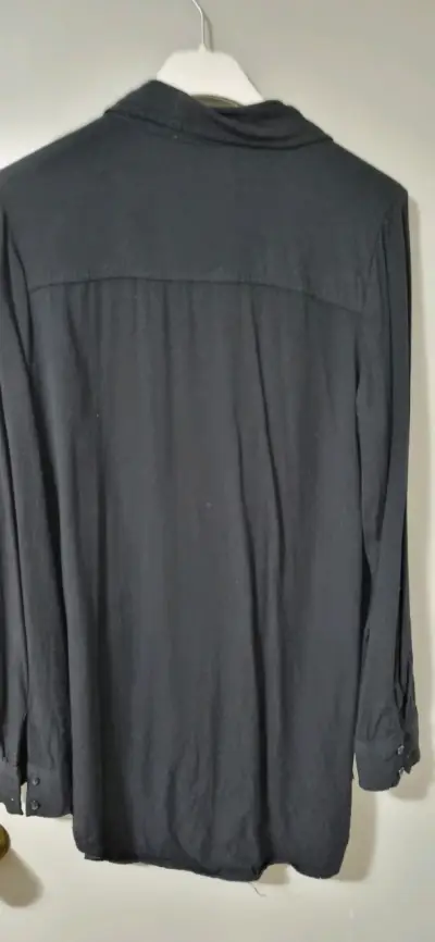 Camisa negra de manga larga - miniatura 2