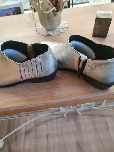 Zapatos plateados chic - miniatura 2