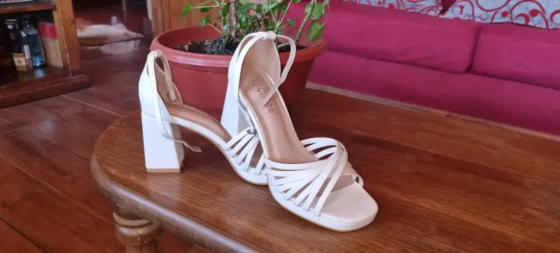 Sandalias blancas con taco alto - 3
