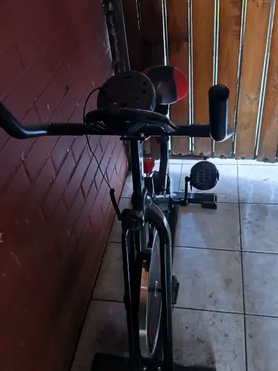 Bicicleta estática spinning marca Atletic - miniatura 2