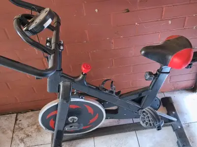 Bicicleta estática spinning marca Atletic - miniatura 3