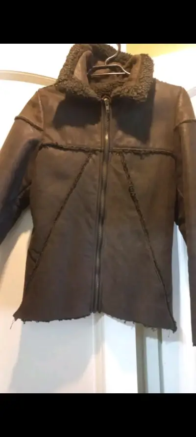 Chaqueta negra de cuero con forro - miniatura 2