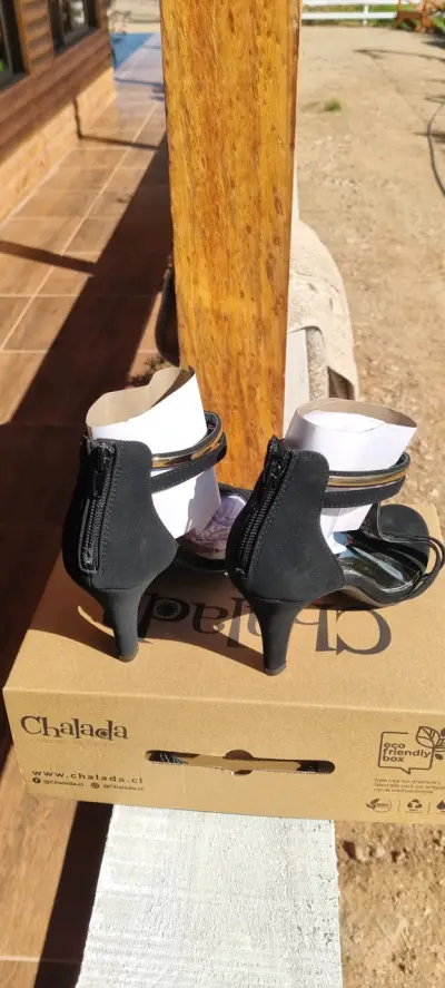 Sandalias negras con taco alto - miniatura 3