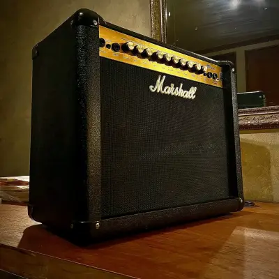 Amplificador Marshall de guitarra - miniatura 1