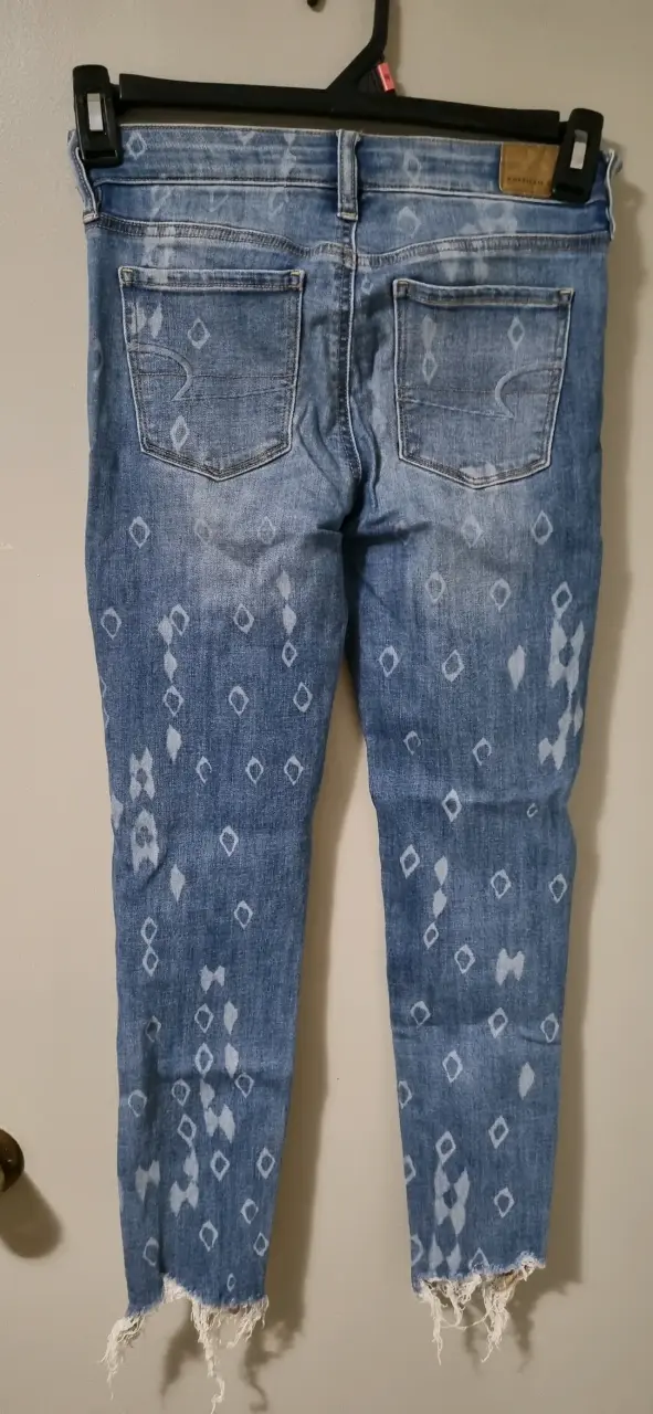 Jeans desgastados azul con patrón - 2