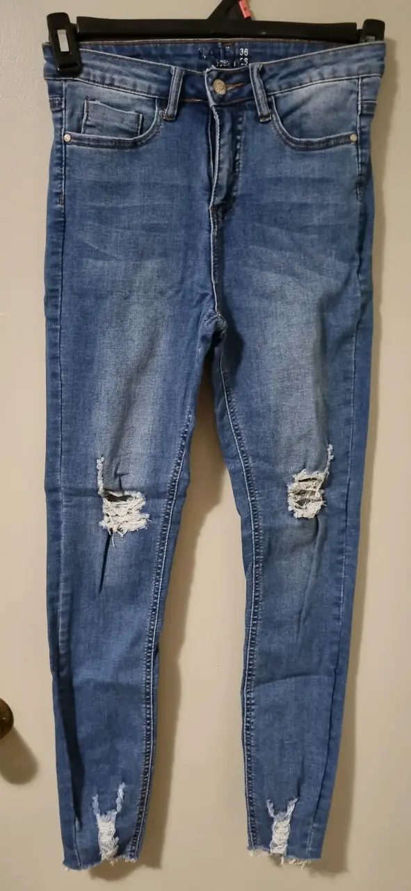 Jeans rasgados azul claro - 1