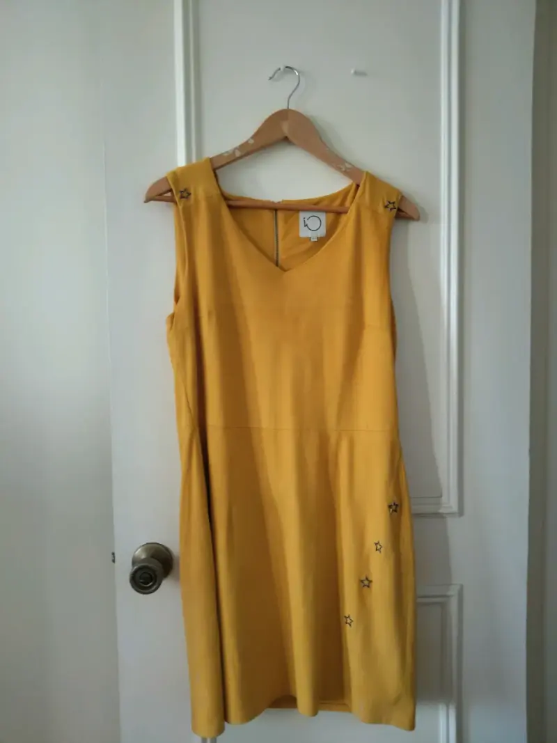 Vestido amarillo con estrellas