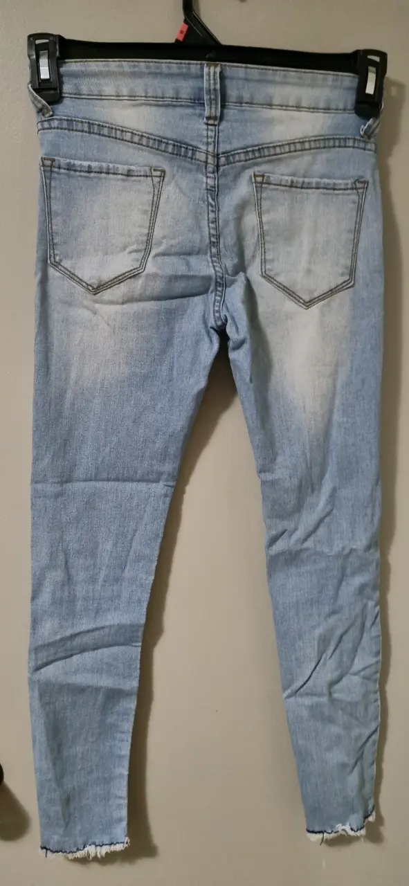 Jeans azul rasgados - 2