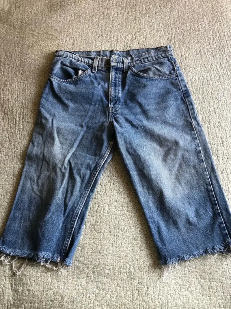 Jeans cortos deshilachados - 1