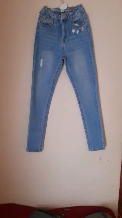 Pantalones cortos negros desgastados - miniatura 2