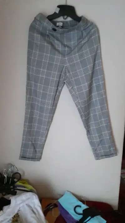Pantalones cortos negros desgastados - miniatura 10