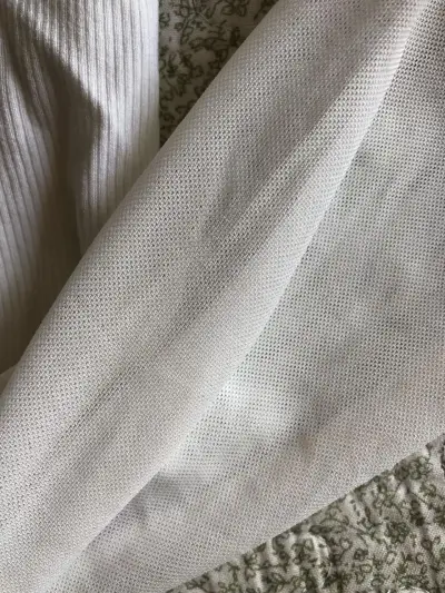 Blusa blanca ajustada con botones - miniatura 2