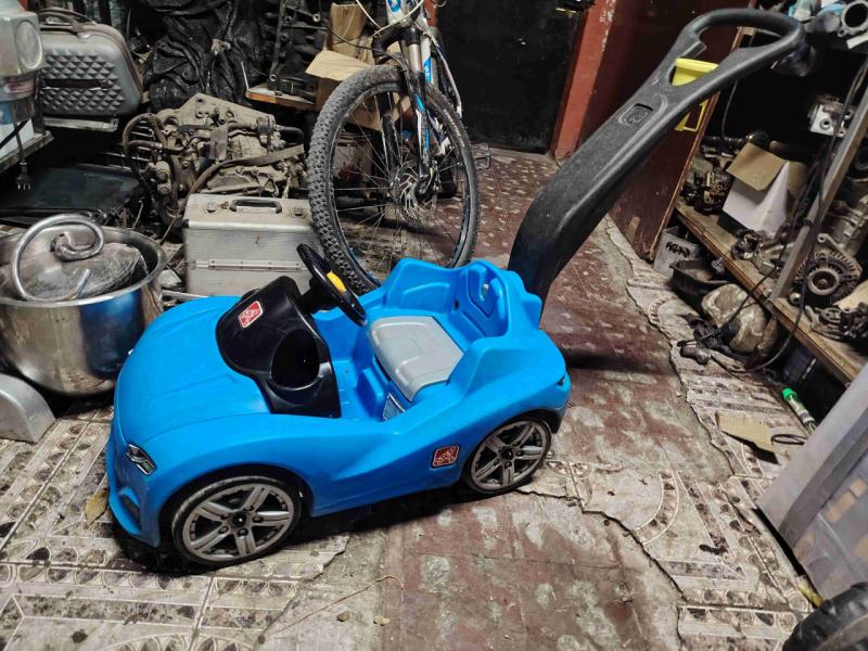 Auto correpasillos azul con mango
