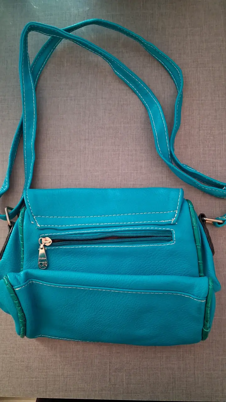 Cartera azul con flores y tachas - 2