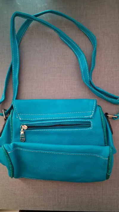 Cartera azul con flores y tachas - miniatura 2