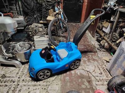 Auto correpasillos azul con mango - miniatura 6