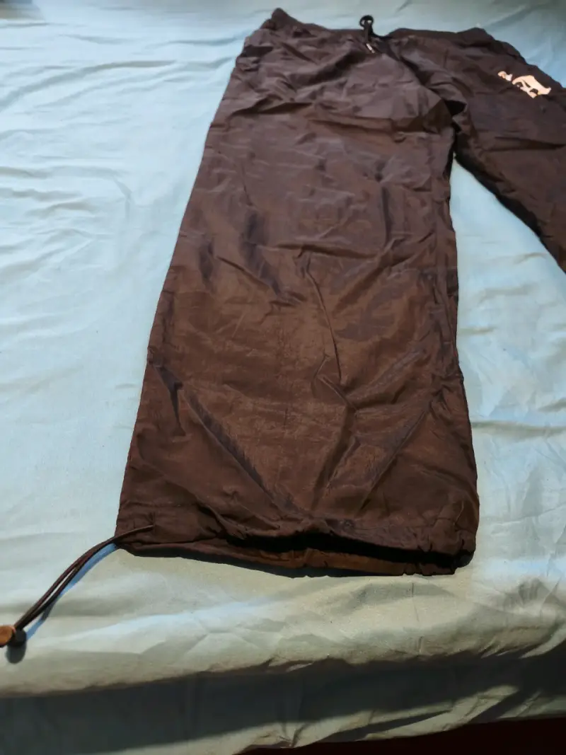 Pantalones deportivos negros - 4