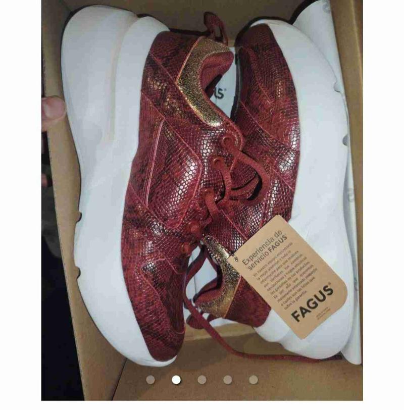Zapatilla deportiva roja - 4