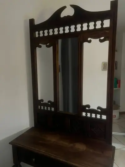 Tocador de madera tallada - miniatura 1