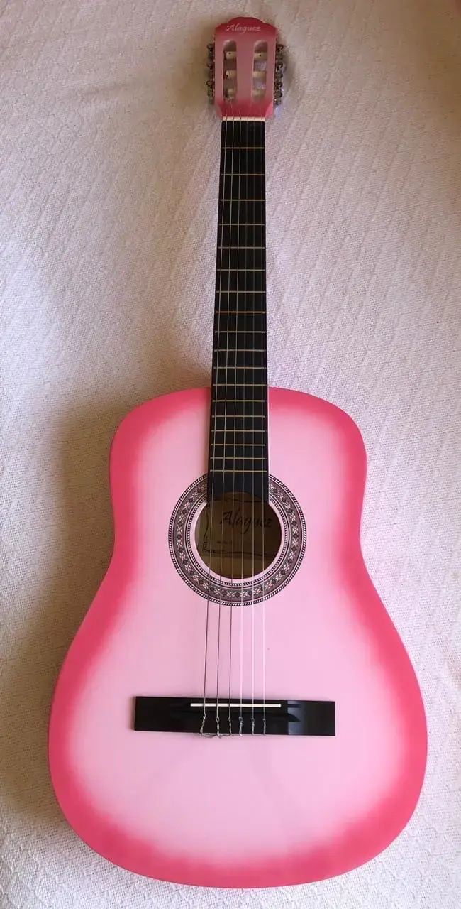 Guitarra acústica rosa con funda - 5
