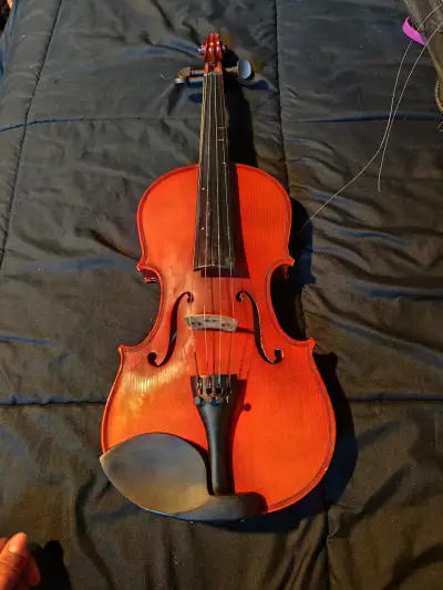 Violín clásico de madera - miniatura 1