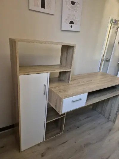 Escritorio con estanterías integradas - miniatura 2