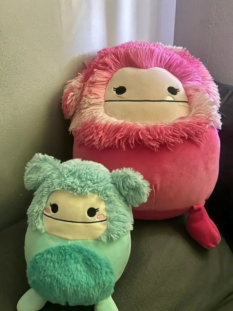 Peluche grande y mediano coloridos madre e hijo