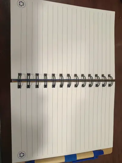 Cuaderno espiral con bolígrafo azul - miniatura 2