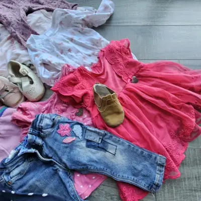 Ropa y zapatos de niña - miniatura 2