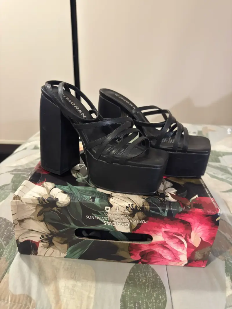 Sandalias negras con plataforma C/MORAN