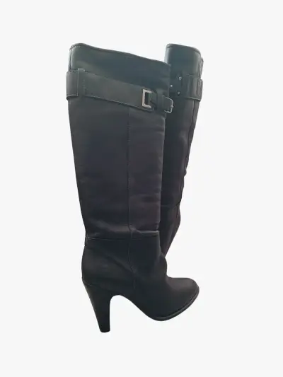 Botas negras de tacón alto - miniatura 1