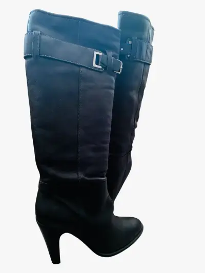 Botas negras de tacón alto - miniatura 2