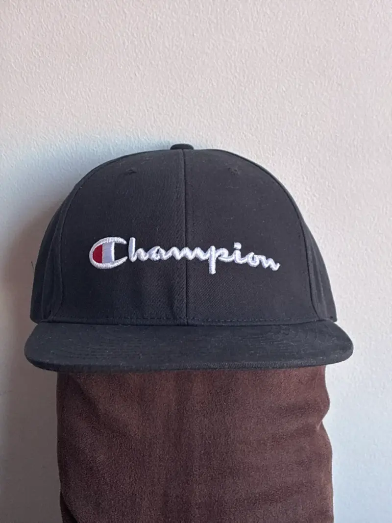 Gorra negra Champion